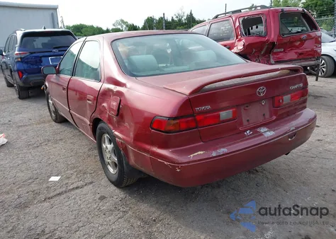 1998 Toyota Camry Ce/Le/Xle z USA, uszkodzony, nr VIN 4T1BG22K2WU347700